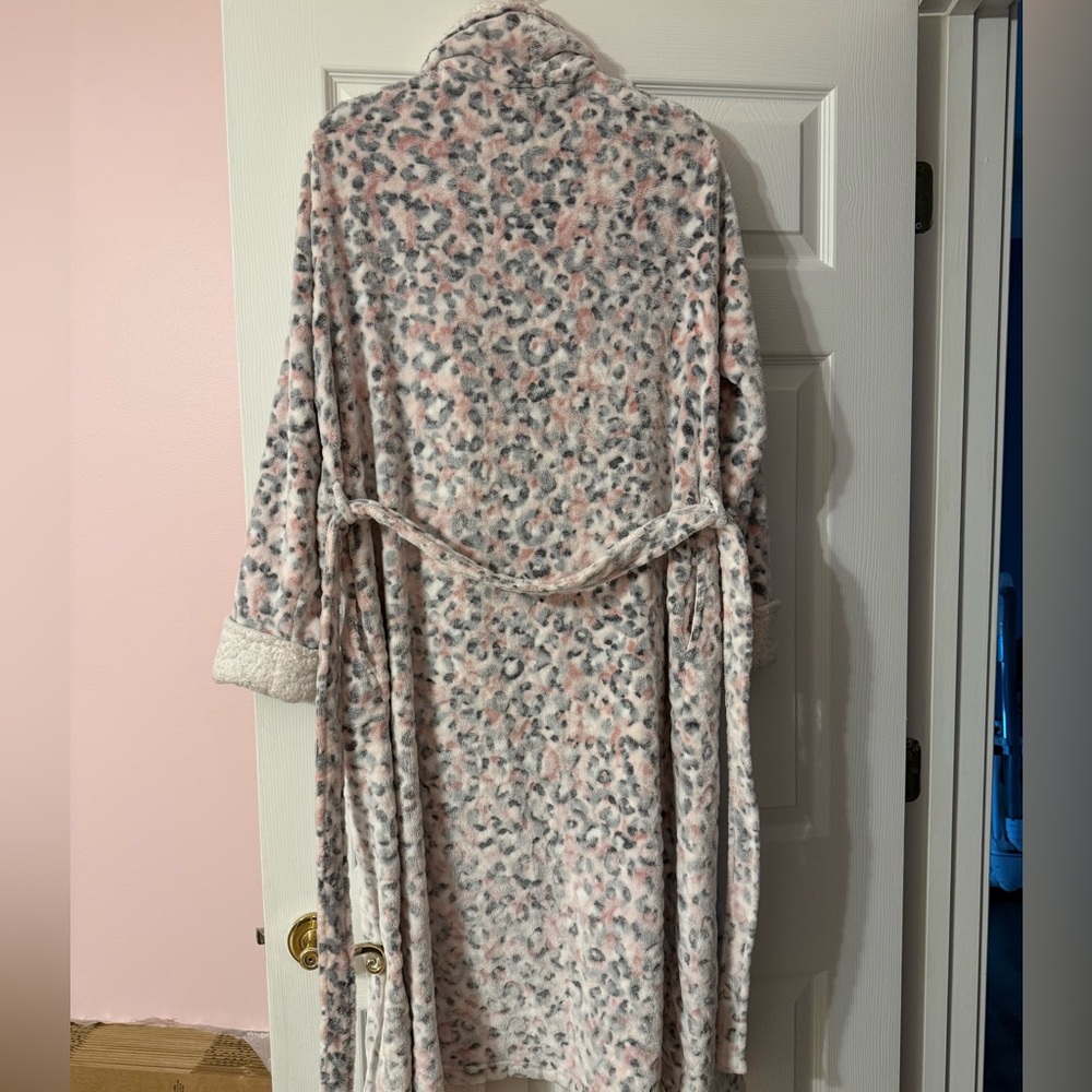 Leopard Print Fleece Robe - Picture 4 of 4